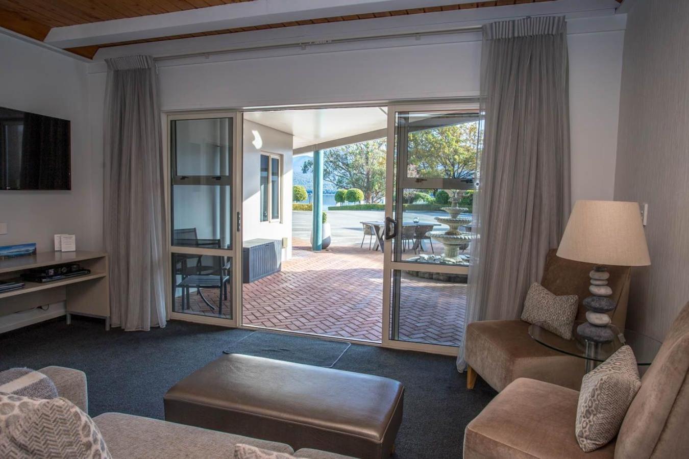 Radfords On The Lake Te Anau Exterior photo